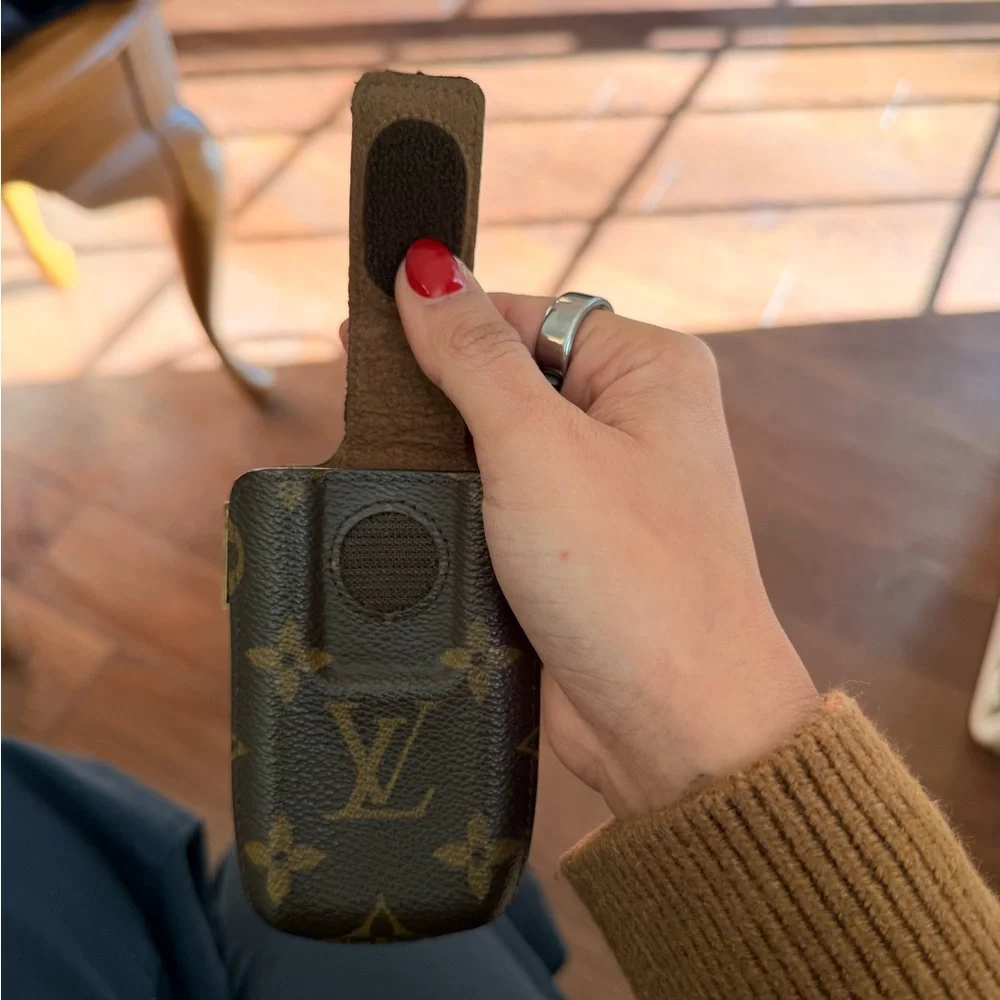 Vintage Louis Vuitton Cell Phone Case With Gold Clip - Picture 4 of 6